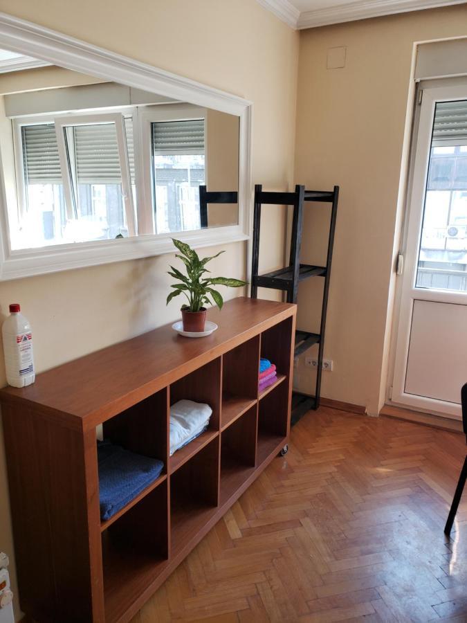 Private Cozy Room 2 With Shared Kitchen In Appartment Белград Екстериор снимка