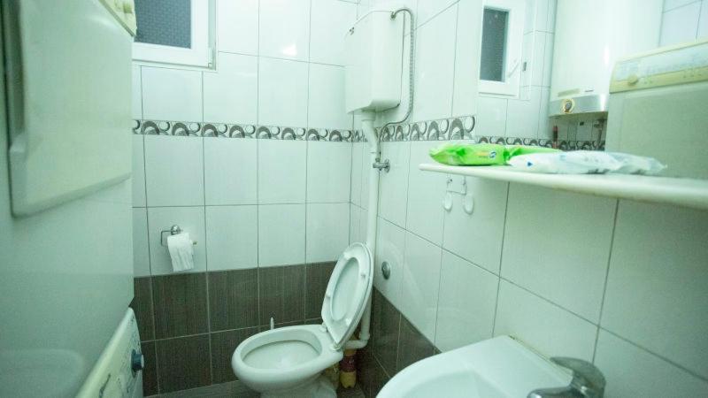 Private Cozy Room 2 With Shared Kitchen In Appartment Белград Екстериор снимка