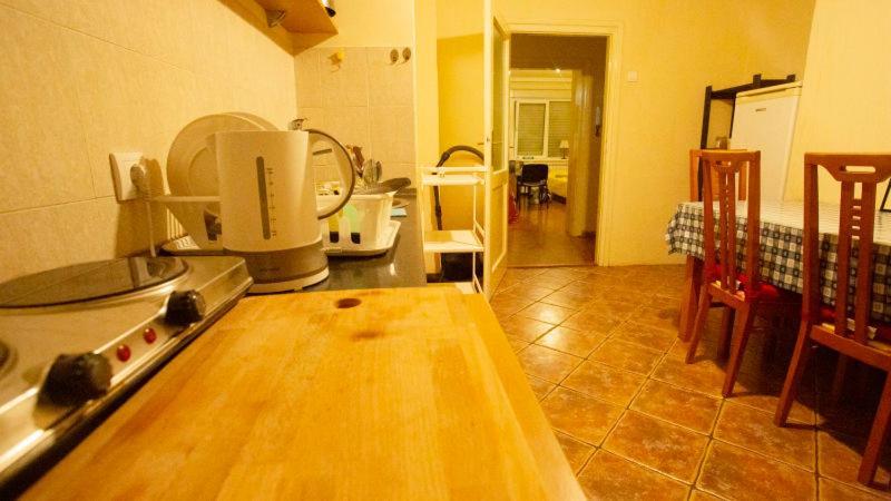 Private Cozy Room 2 With Shared Kitchen In Appartment Белград Екстериор снимка